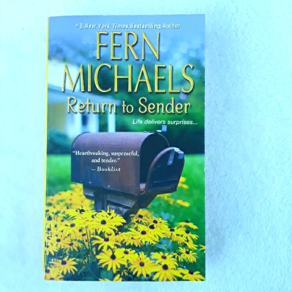 Fern Michaels Other - Return To Sender, a paperback book written by Fern Michaels 2010